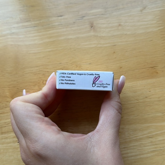 NIB SERAPHINE BOTANICALS
Diamantine Highlighter in Oyster - Picture 5 of 10